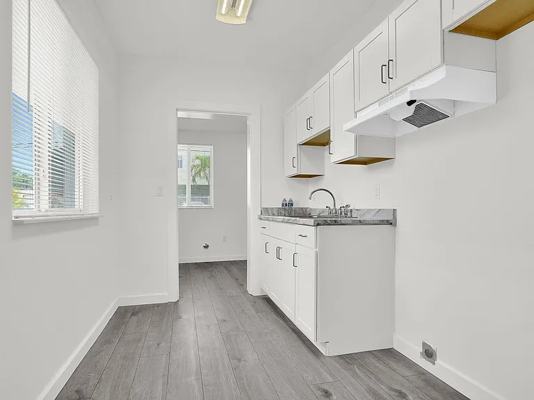600 NW 25th Ct — Photo 12