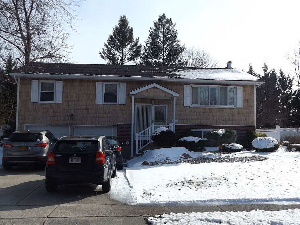 1st image of 14 Dexter Ln