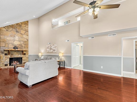 5th image of 751 Ridge Rd