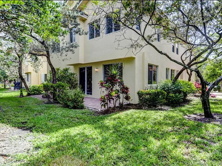 3211 Scarletta Dr — Photo 42