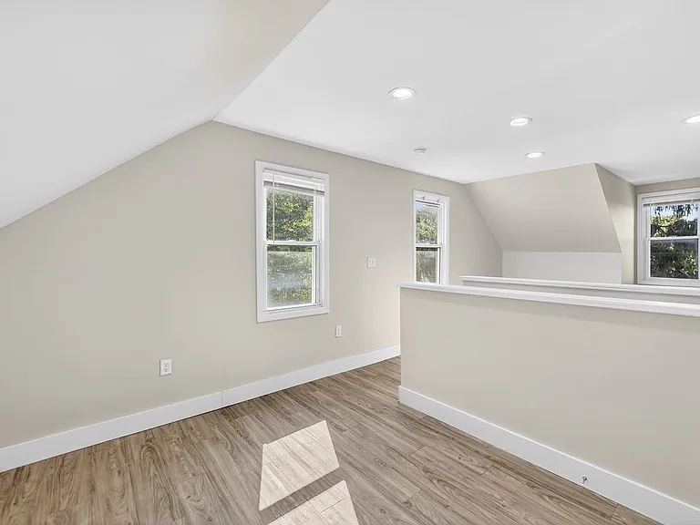 516 Carolyn Ave — Photo 20