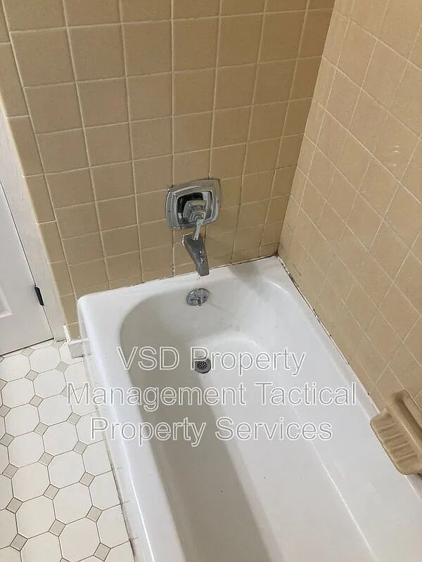 3 bed, 1.0 bath, 1248 sqft, $1,395 — Photo 4