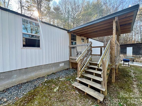 2nd image of 1019 Hudlin Gap Rd