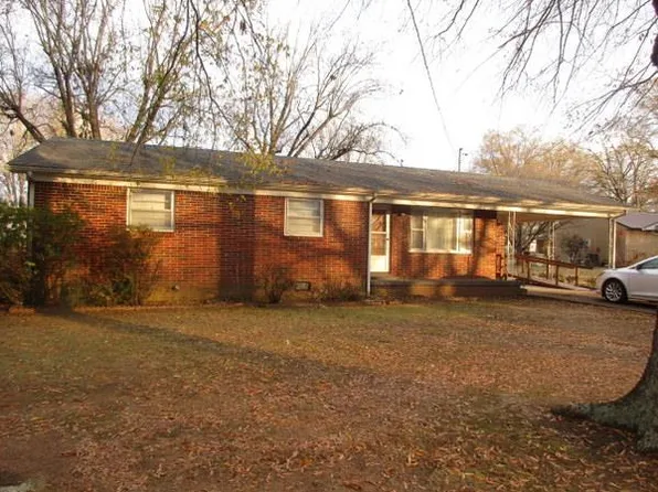 147 Glenwood St, Bruceton, TN 38317