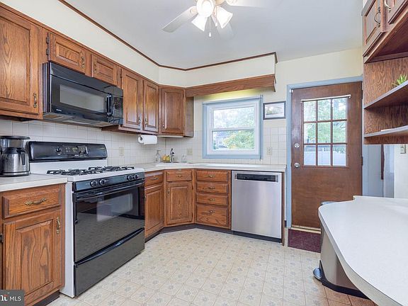 5th image of 1015 Parkside Dr