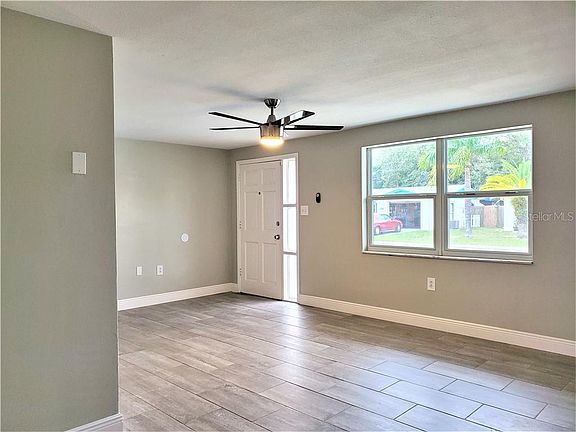 3rd image of 3513 Oxford Dr
