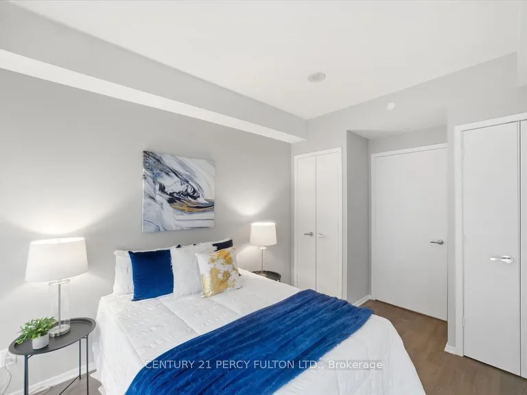 1 Bloor St E #313 — Photo 15