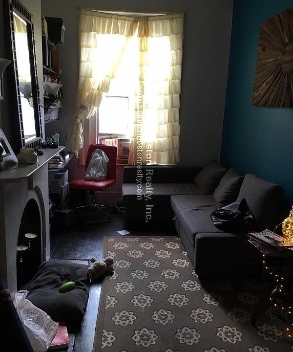 2nd image of 28 Marlborough St #7