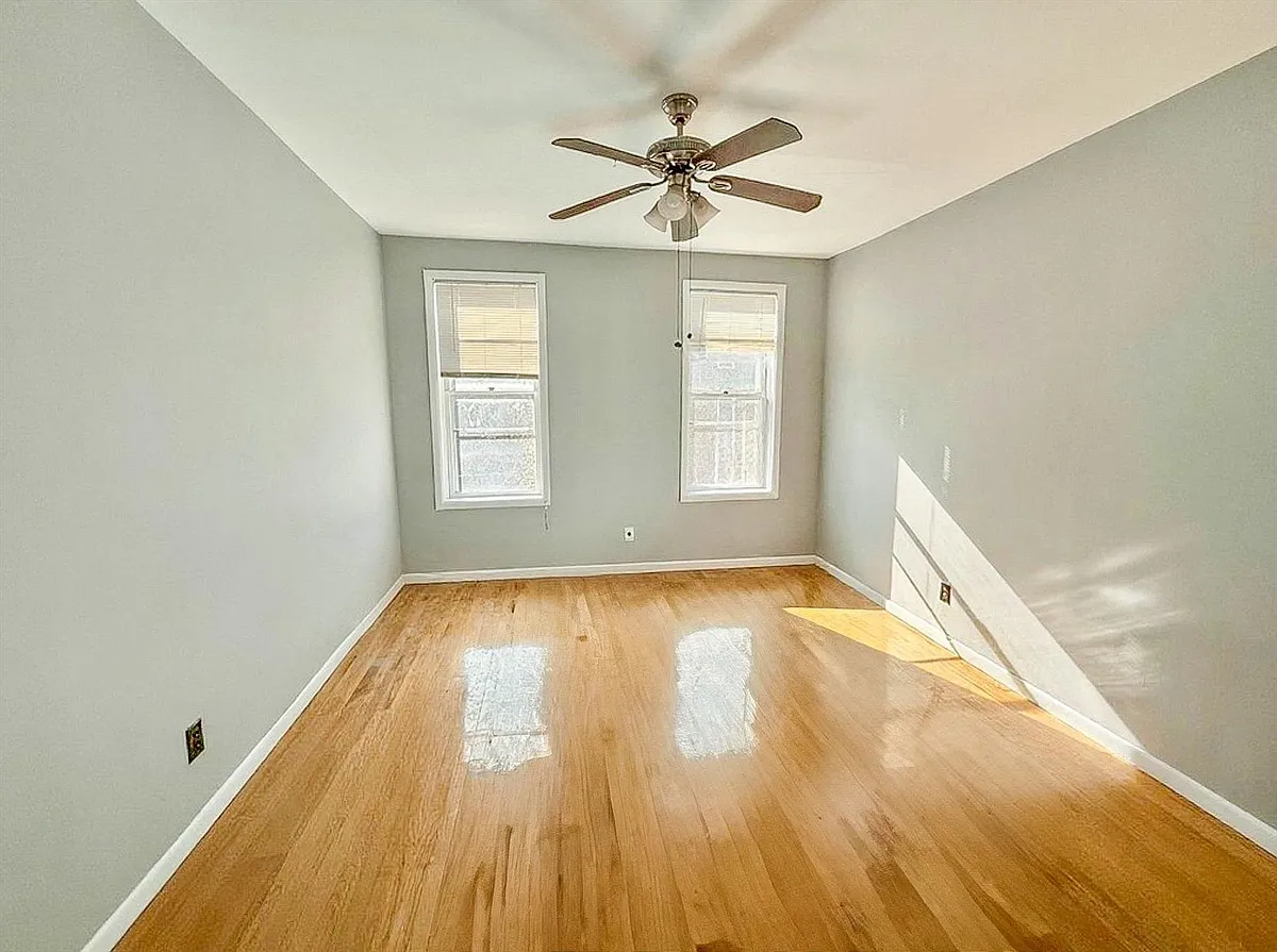 Building Photo - 537 Park Ave #4