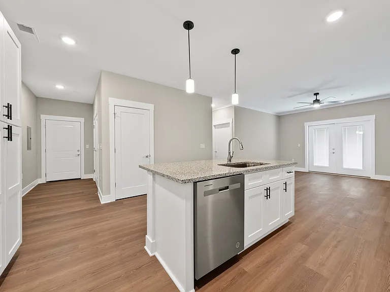 Mount Victor Olde Towne Luxury Apartments — Photo 149