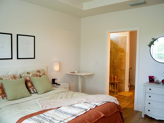 3rd image of 1049 Normandie Way