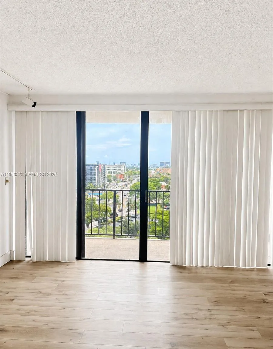 Greenwich Ph I Condo — Photo 1