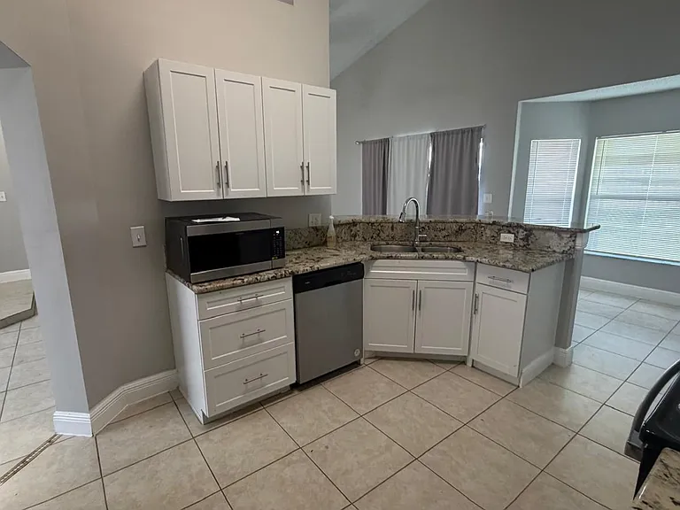 2809 Berkshire Cir — Photo 8