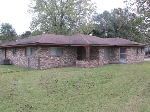 206 E 2nd St, Corrigan, TX 75939
