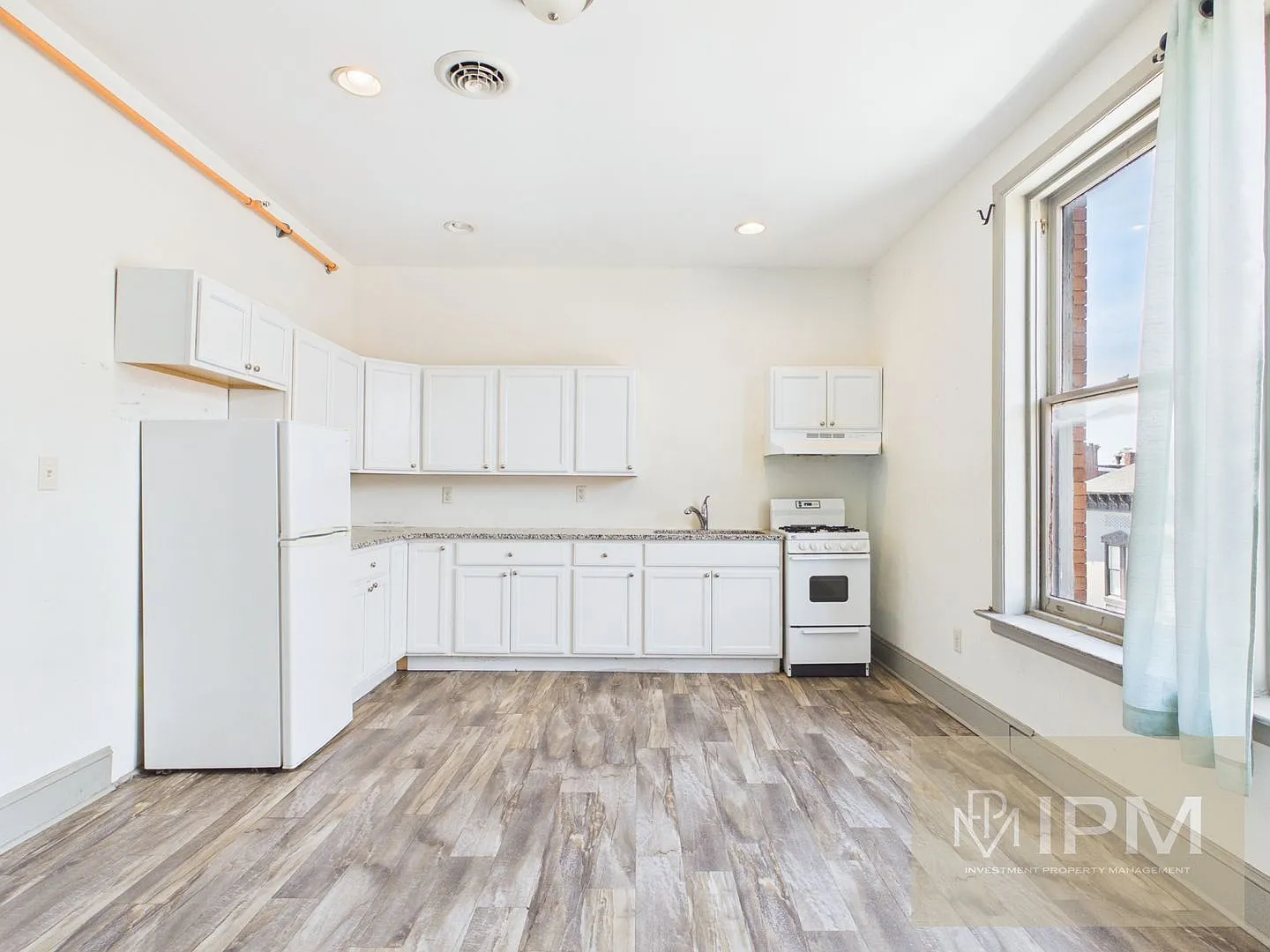 142 E Philadelphia St — Photo 3