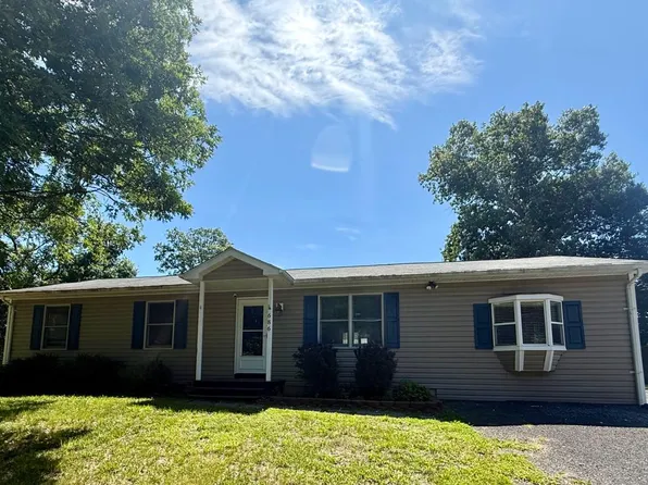686 Rollason Dr, Front Royal, VA 22630