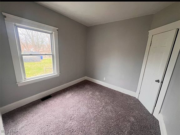 5th image of 11825 Forest Ave