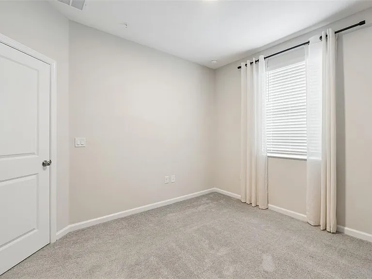 827 Creeping Fig St — Photo 9