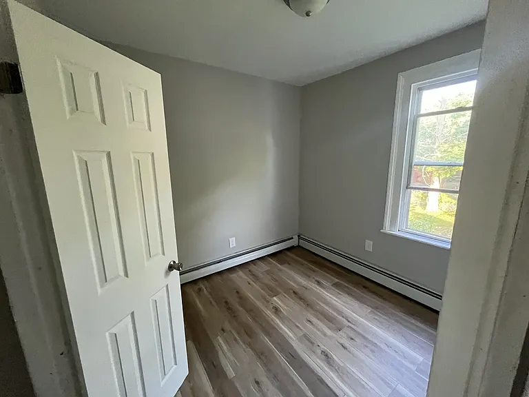 96 Webster St — Photo 3