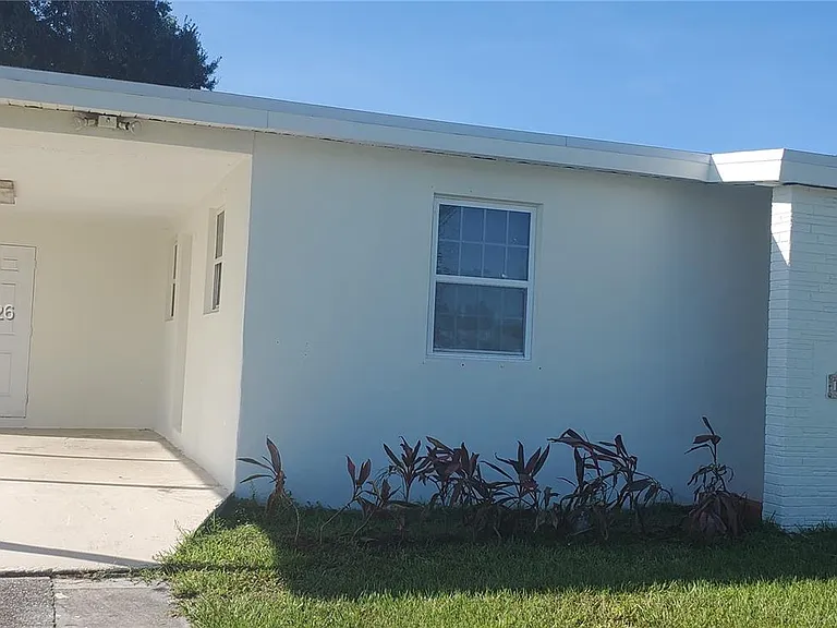 131 SE Serenata Ct — Photo 2