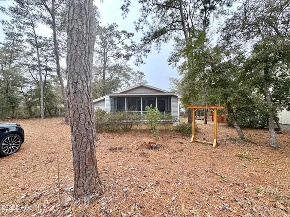 317 NE 42nd Street, Oak Island, NC 28465