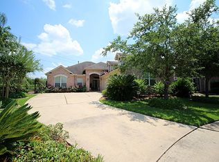 8947 Four Leaf Dr, Sugar Land, TX 77479