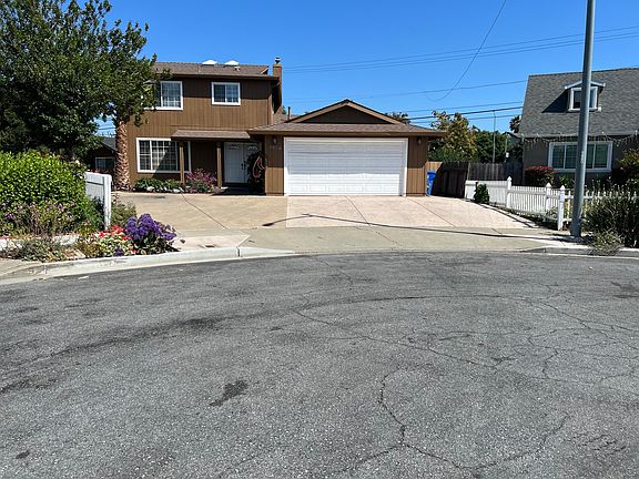Long view of the house with a large driveway