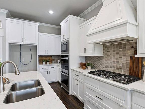 4th image of 2801 Deansbrook Dr