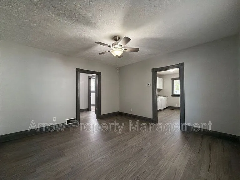 2434 W St — Photo 2