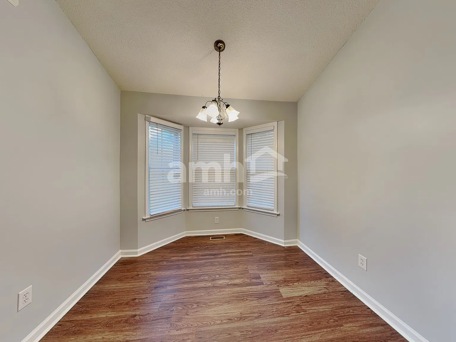 3 bed, 2.0 bath, 1147 sqft, $1,975 — Photo 4