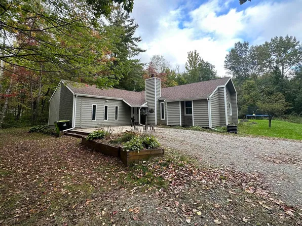 1838 Birch Dr, Pinconning, MI 48650