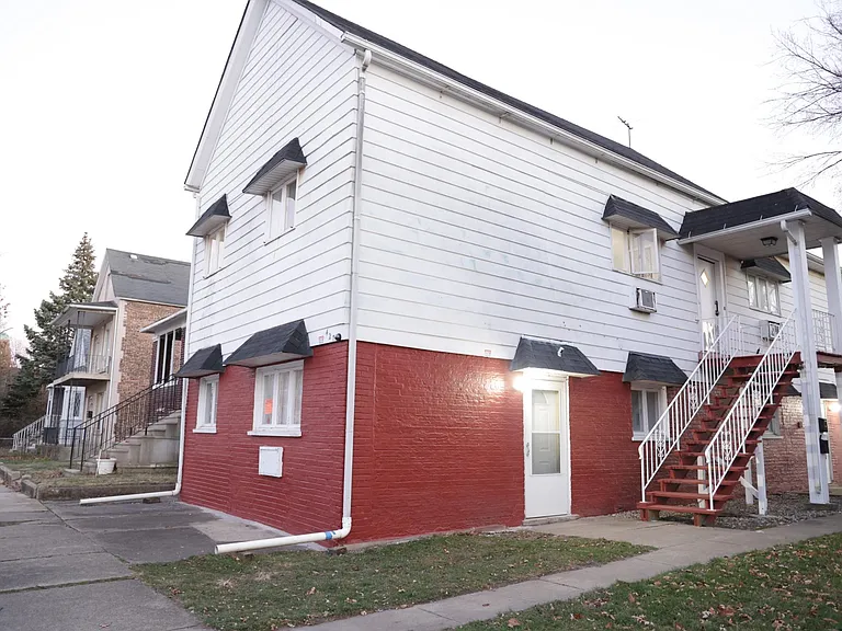 427 155th Pl #2F — Photo 1
