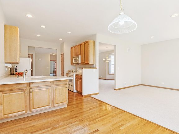 5th image of 374 Enfield Ln