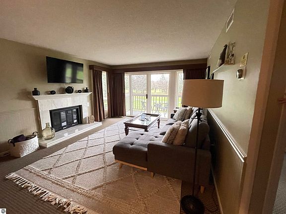 4th image of 5539 Golfview Ct #24