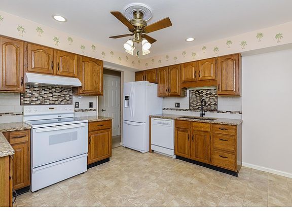 Updated Kitchen with Granite Countertops