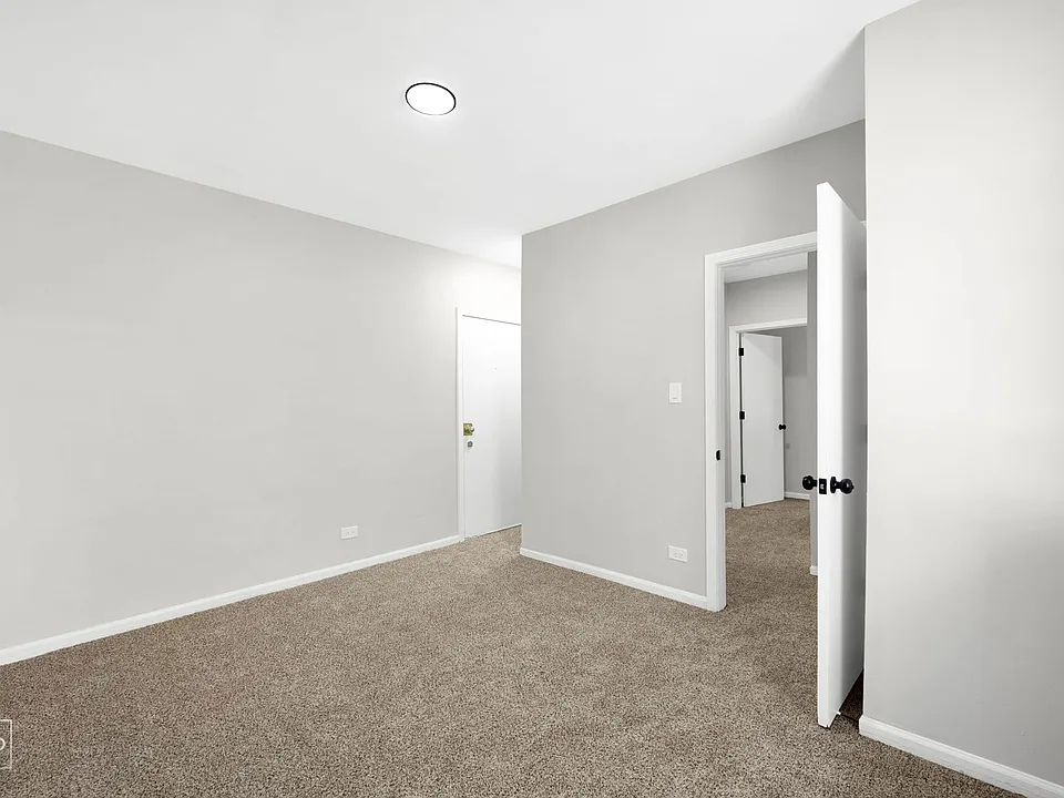 7715 S South Shore