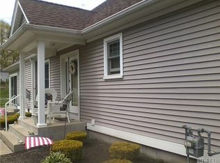 7 White Oak Ct, Coram, NY 11727