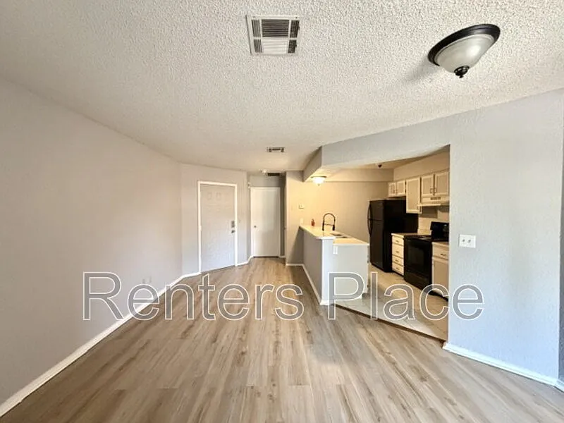 1 bed, 1.0 bath, $900 — Photo 3