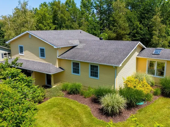 61 Sherwood Dr, Wolfville, NS B4P 2K5