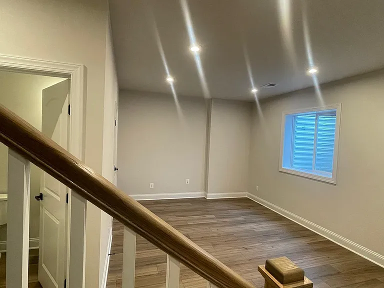 4006 Varick St — Photo 27