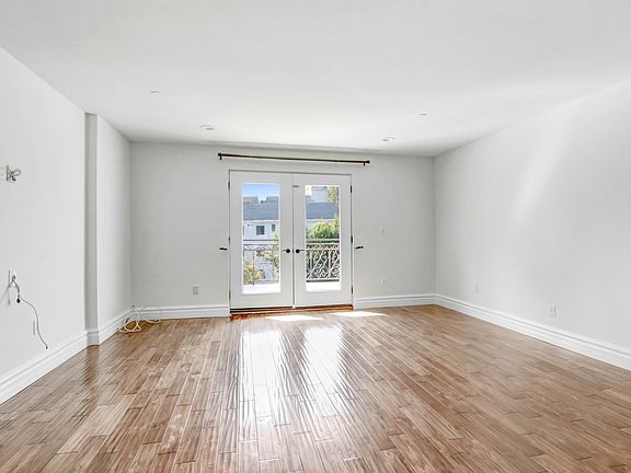5th image of 1096 S Bedford Dr APT 105