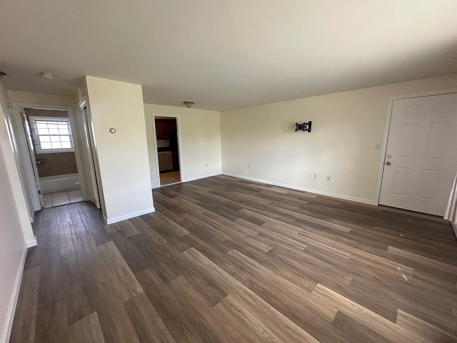2 bed, 928 sqft, $1,900 — Photo 4