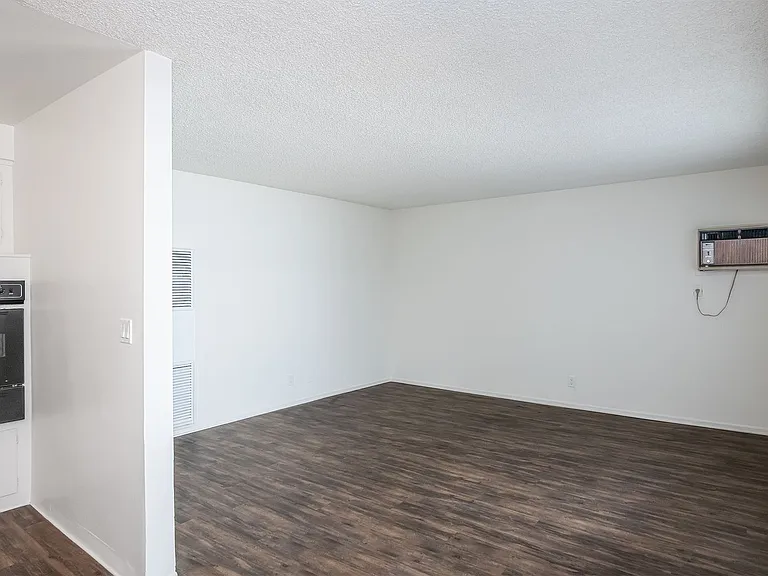 367 W Lexington Dr — Photo 7