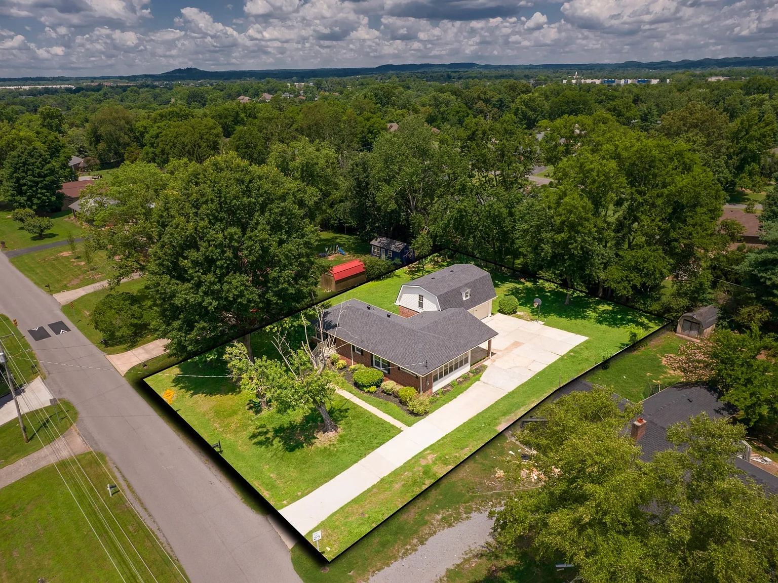 4 bed, 3.0 bath, 2141 sqft, $2,700 — Photo 2
