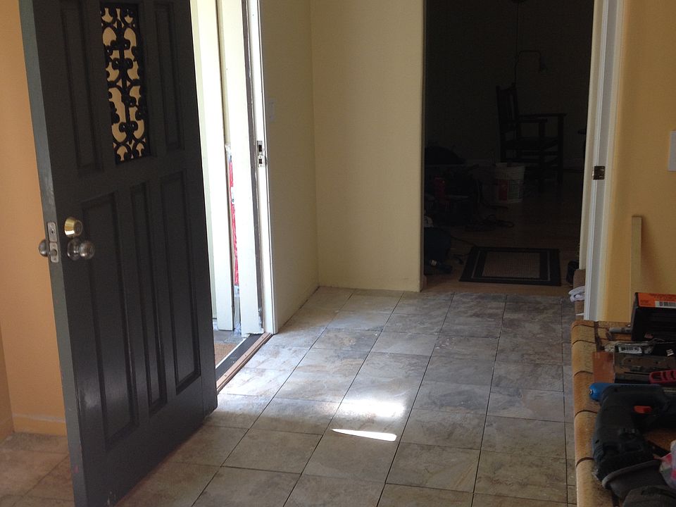1st image of 423 Townsend Dr