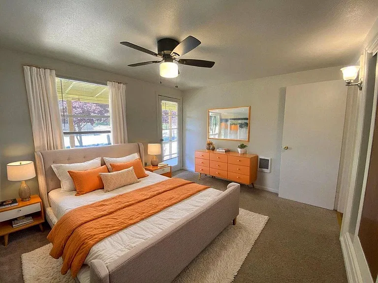 710 W Broccoli St — Photo 4