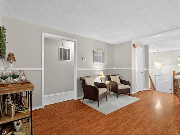 3rd image of 37 Quail Ct