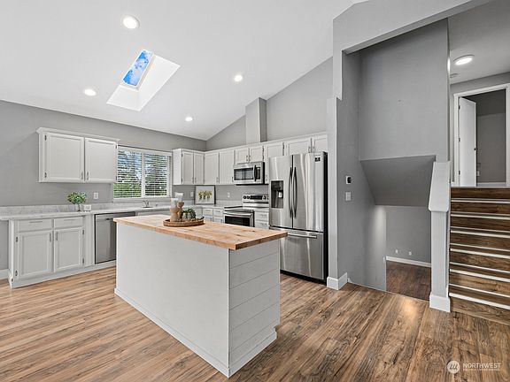 4th image of 8514 74th Drive NE