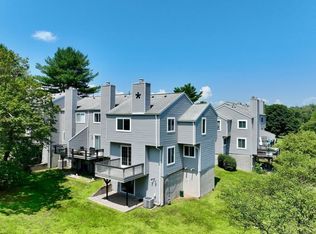 21 Autumn Ln #21, Amherst, MA 01002