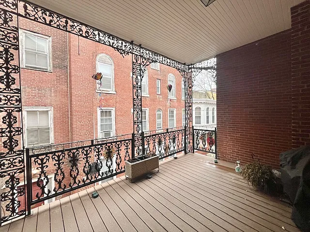 708 N Franklin St #3 — Photo 4
